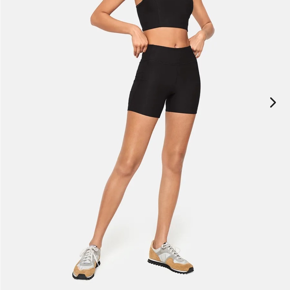 Outdoor Voices Warmup 5” Short - Black, Size Medium